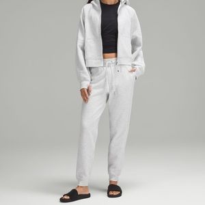 EUC Lululemon Scuba Joggers Heather Ultra Light Grey Size 4